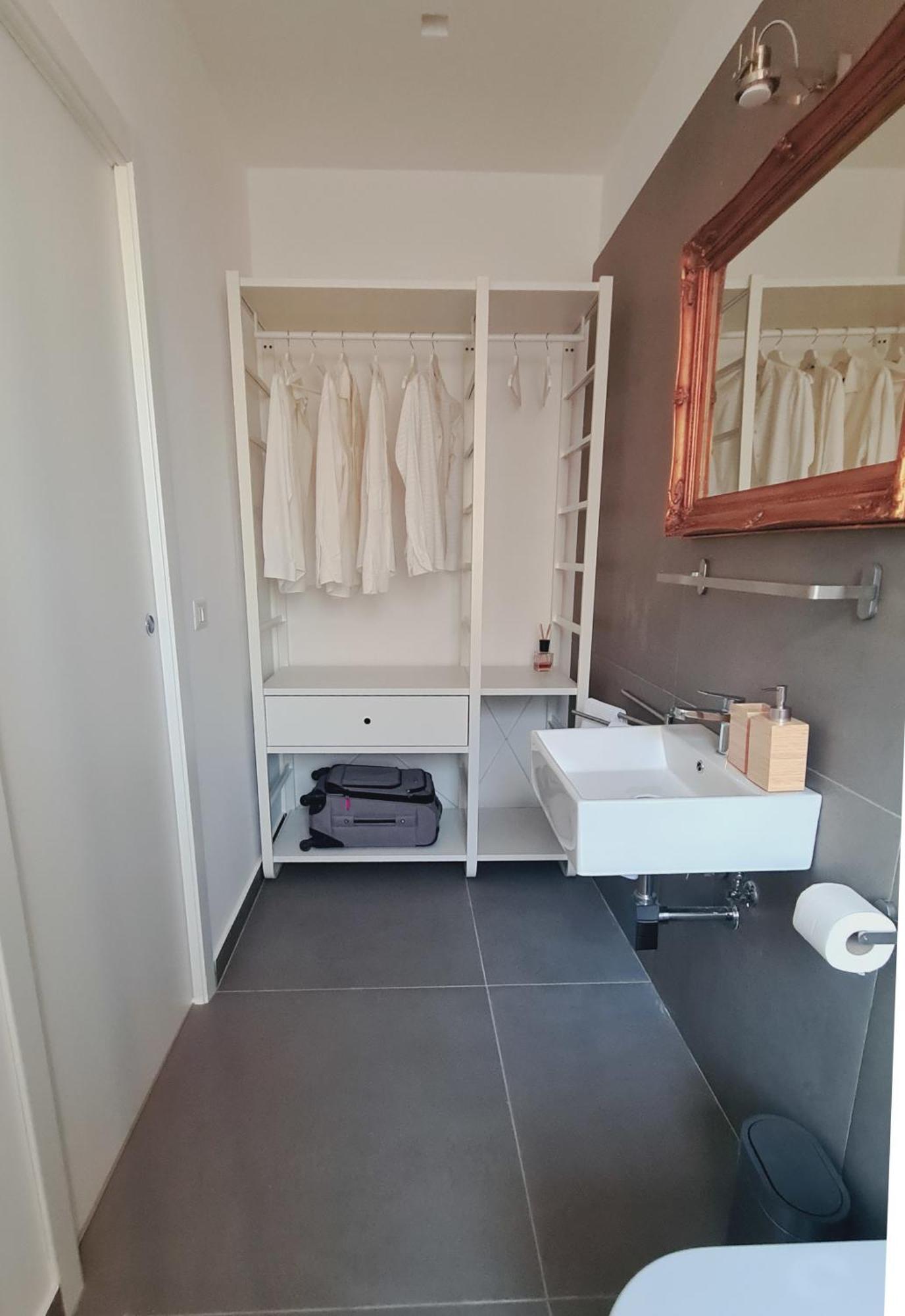 Il Faro Apartment Наполи Екстериор снимка