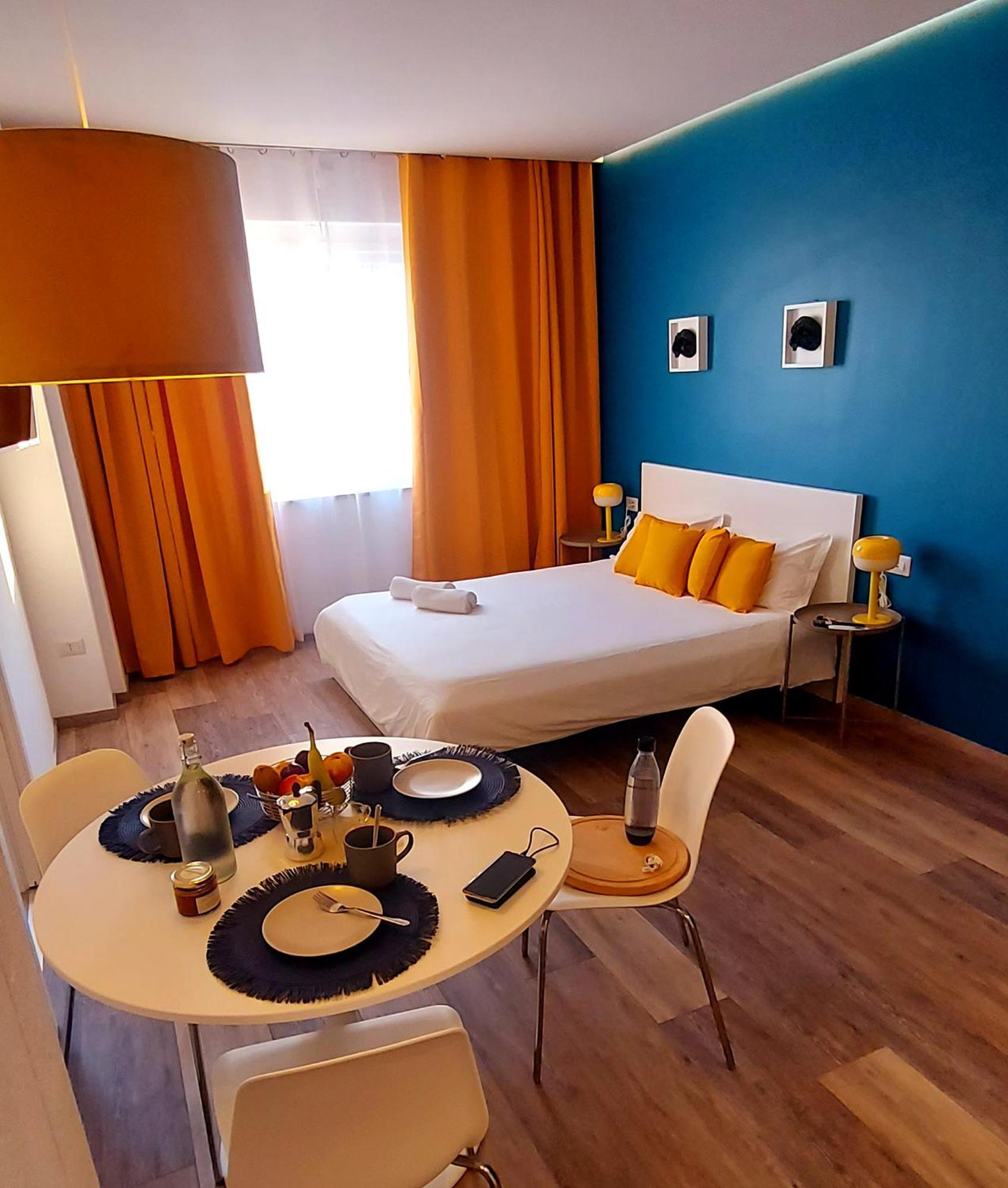 Il Faro Apartment Наполи Екстериор снимка