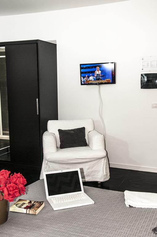 Il Faro Apartment Наполи Стая снимка