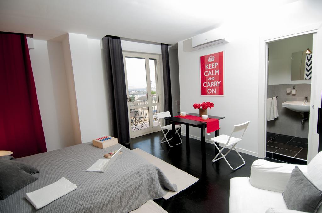 Il Faro Apartment Наполи Стая снимка