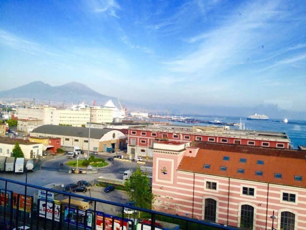 Il Faro Apartment Наполи Екстериор снимка