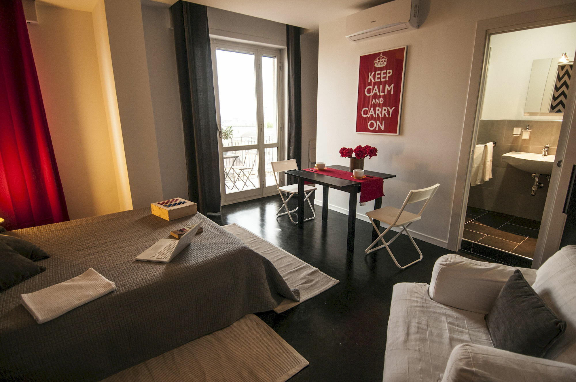 Il Faro Apartment Наполи Екстериор снимка